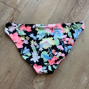 NWT Reversible Billabong Bikini Bottoms